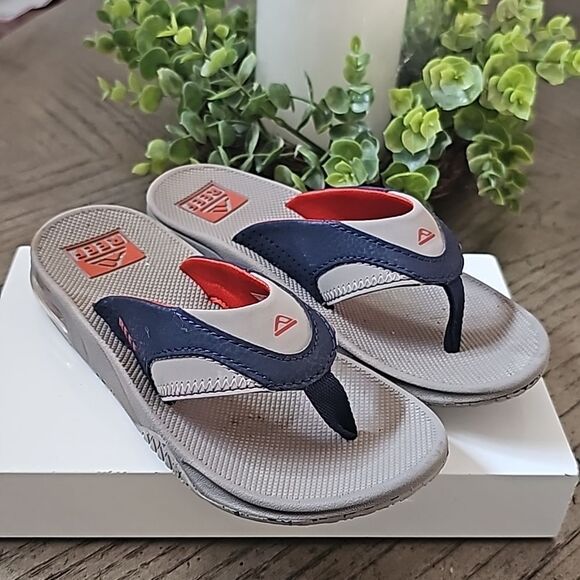 Boys Reefs flip flops size 2 - Picture 9 of 9